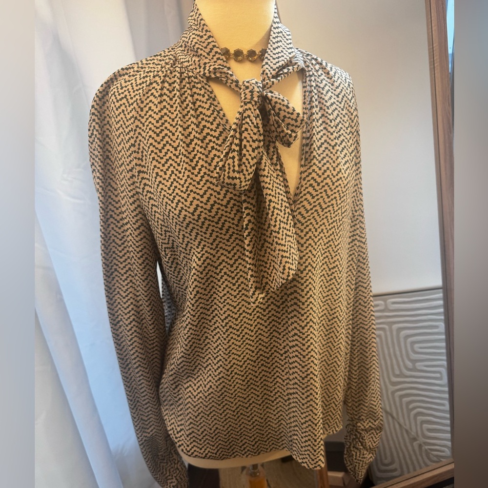 Elizabeth and James green & Cream Patterned Blouse 100% silk neck bow